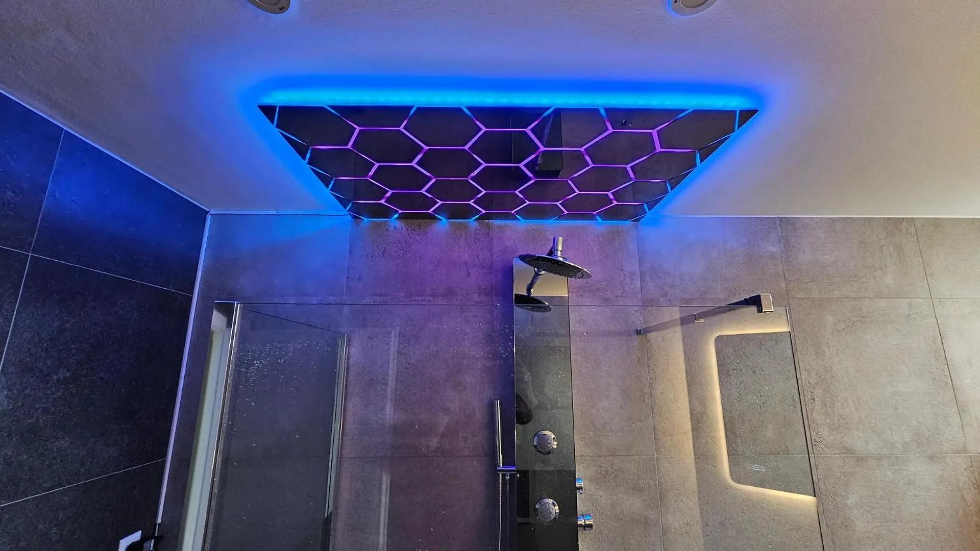 Suite Spa, Jacuzzi & Sauna 0*, Differdange